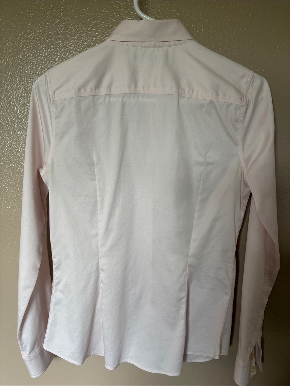 Banana Republic Women’s Button-Down Shirt in Pale Pink - Picture 5 of 5